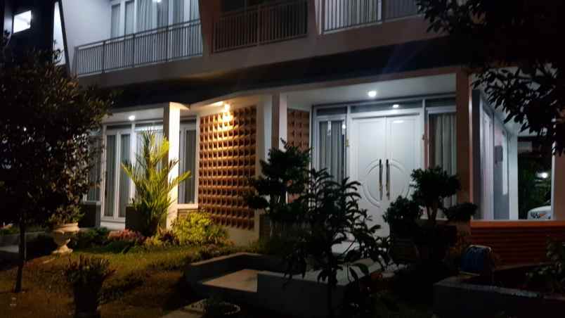 rumah kota baru parahyangan