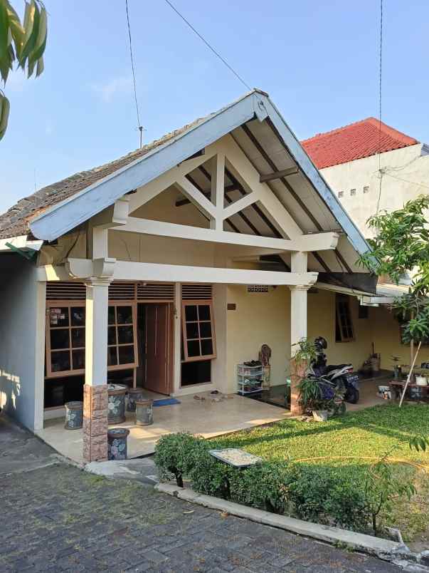 rumah luas dan nyaman jatingaleh semarang