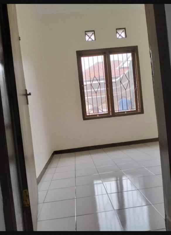 rumah luas siap huni di sariwangi bandung