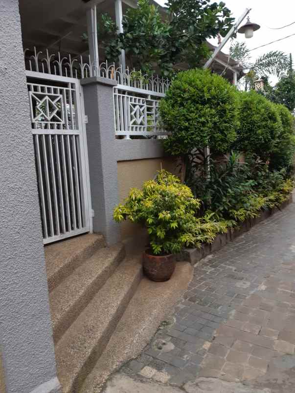 rumah meruyung limo depok