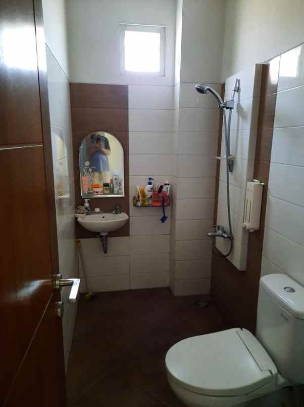 rumah mewah 3 lantai sayap jalan moh toha kota bandung