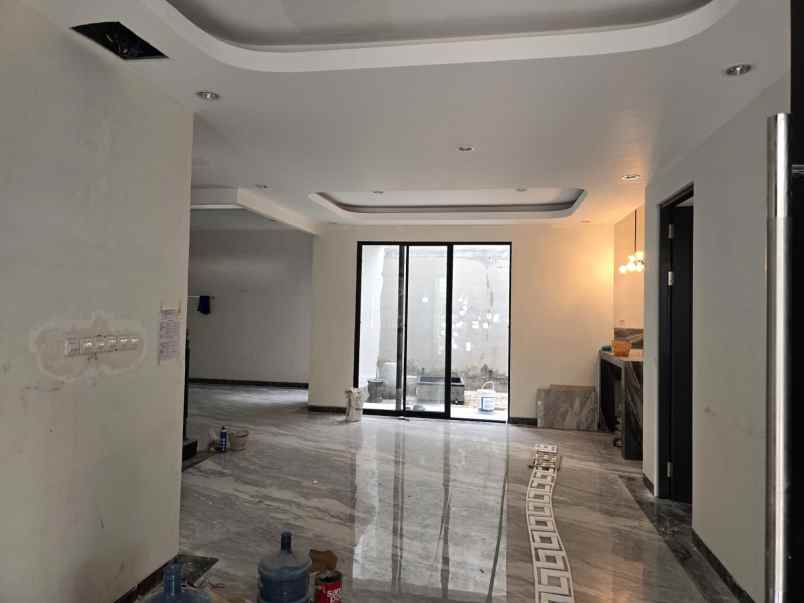 rumah mewah classic pakuwon city lt216