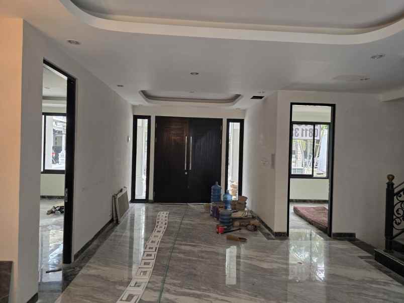 rumah mewah classic pakuwon city lt216