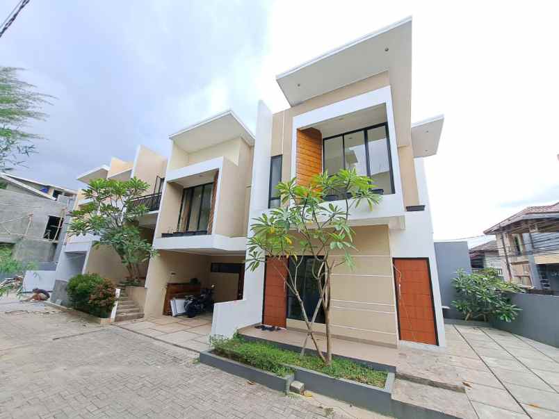 rumah mewah condet akses mobil shm