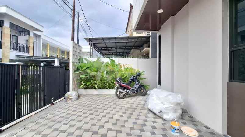 rumah mewah dekat jalan palagan km 6 di ngaglik