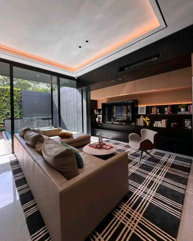 rumah mewah di pusat karawaci