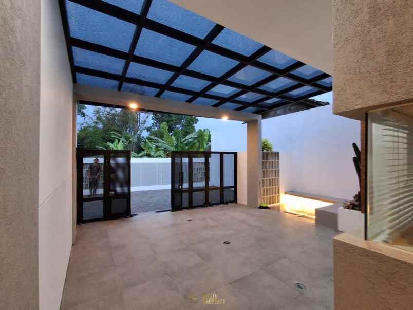 rumah mewah konsep villa free furnished di ngaglik