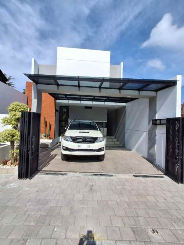 rumah mewah konsep villa free furnished di ngaglik