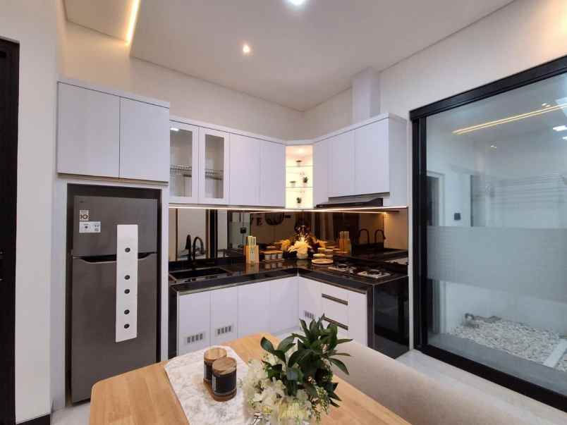 rumah mewah konsep villa free furnished di ngaglik