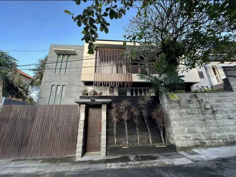 rumah mewah siap huni taman wedasari di kota denpasar