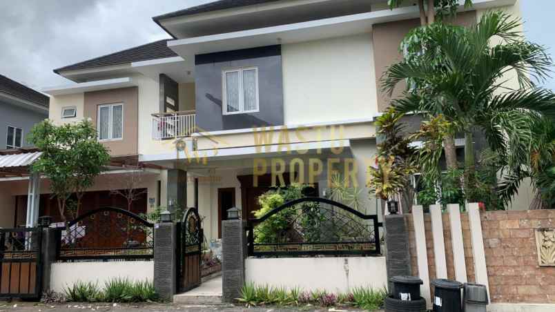 rumah mewah tanah luas harga nego dekat stadion maguwo