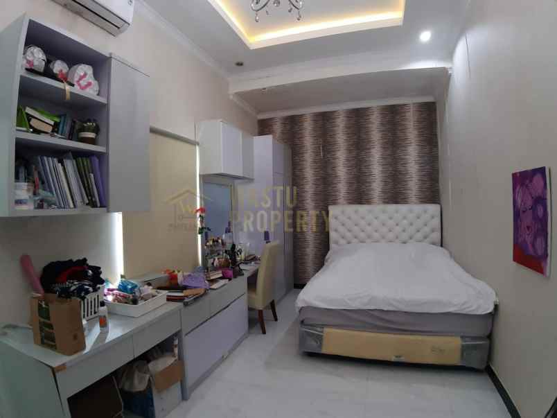 rumah mewah tanah luas harga nego dekat stadion maguwo