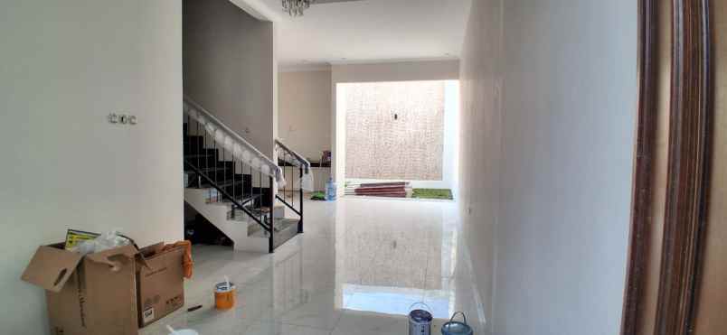 rumah modern 2 lantai jatimakmur