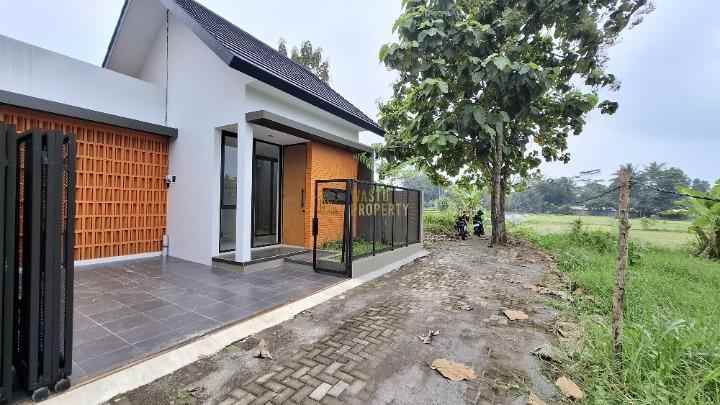 rumah modern minimalis siap huni di jakal km 11