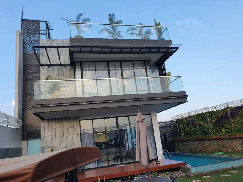 rumah private pool mewah di kawasan elit dago bandung
