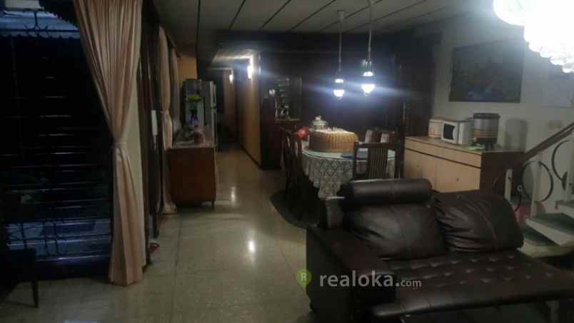 rumah r e martadinata