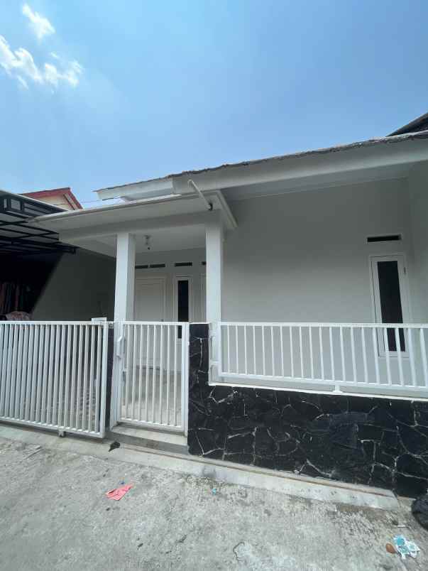 rumah second apik di mampang depok