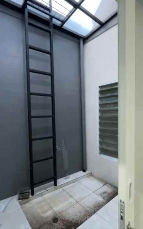 rumah second apik di mampang depok