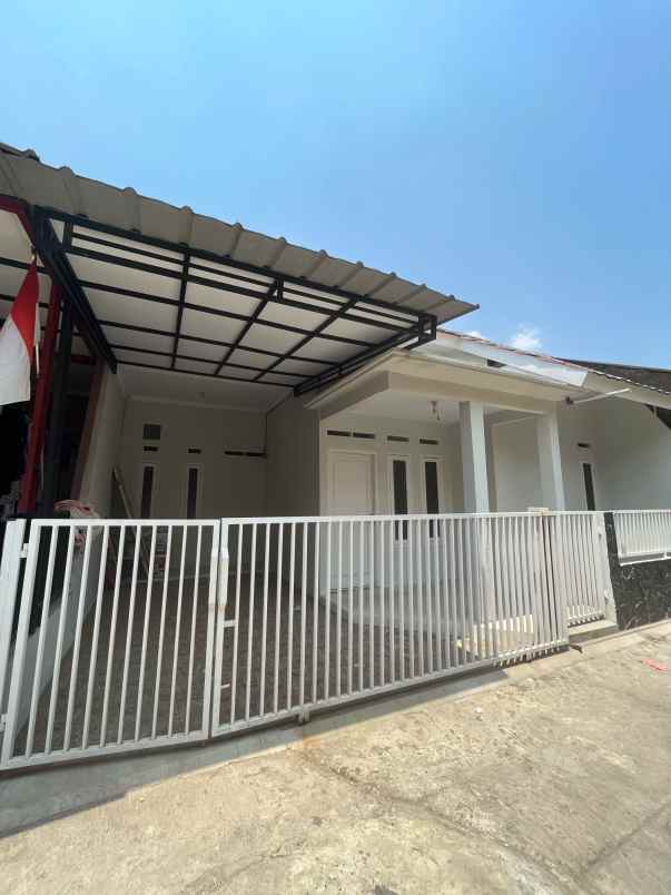 rumah second apik di mampang depok