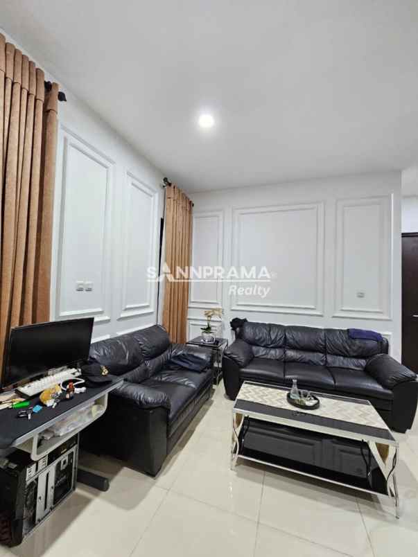 rumah second hook murah siap huni disawangan depok