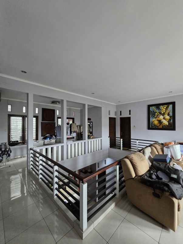 rumah second kokoh terawat di pondok kelapa jaktim