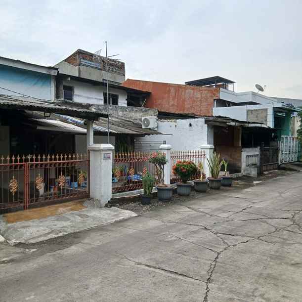 rumah second strategis bebas banjir di bekasi kota