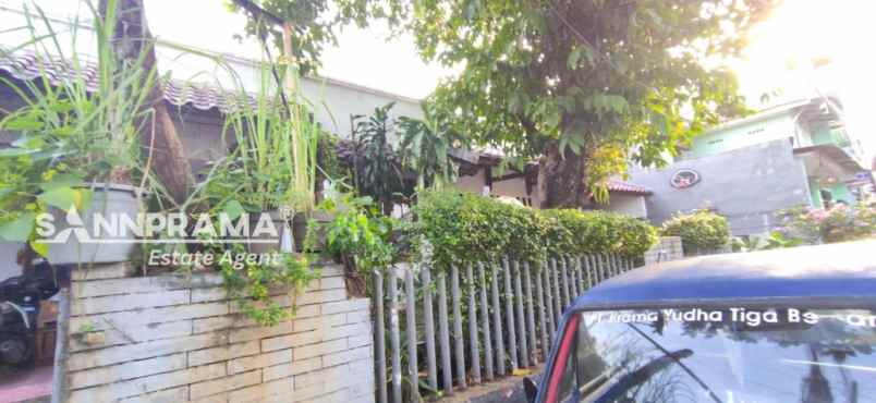 rumah second tanah luas di cilandak utami