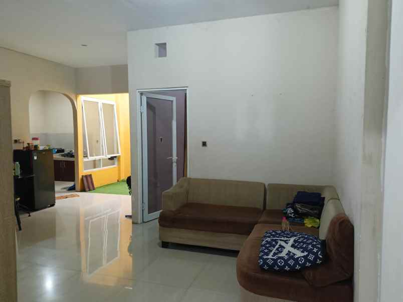 rumah second terawat di sawangan permai depok