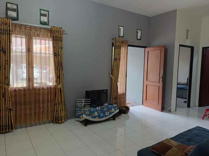 rumah second terawat di sawangan permai depok