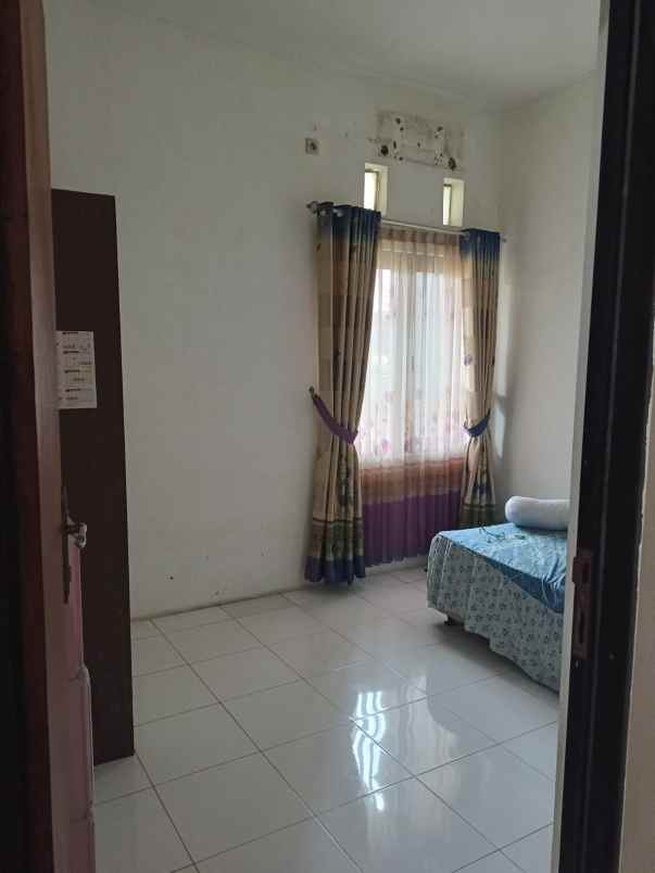 rumah second terawat di sawangan permai depok