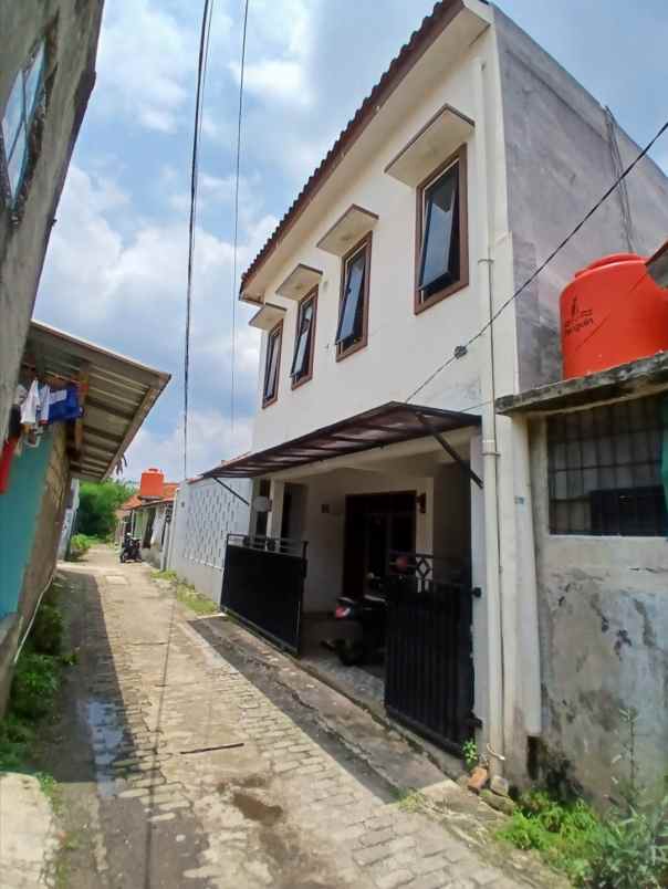 rumah second terawat strategis di mampang depok