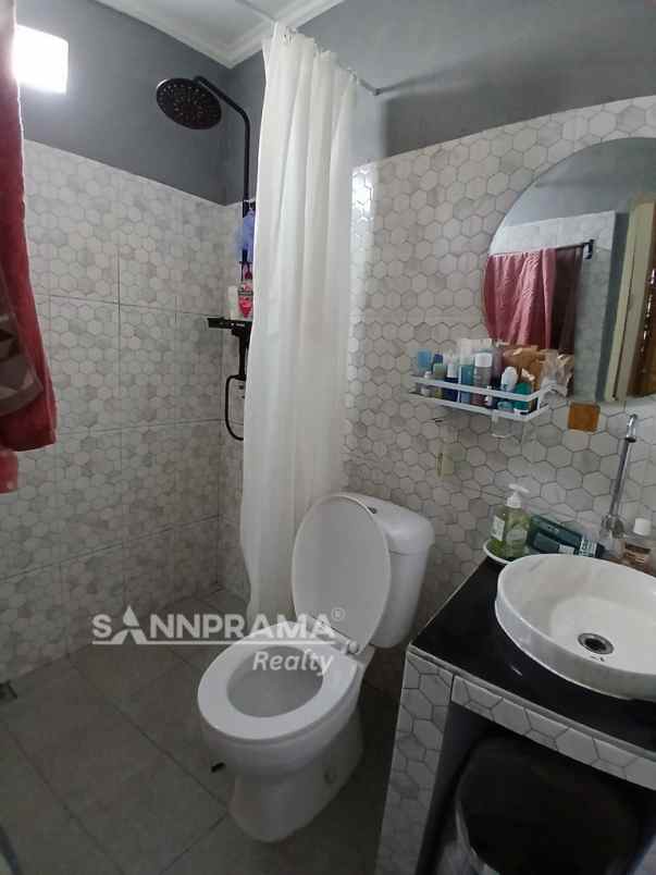 rumah second terawat strategis di mampang depok iml