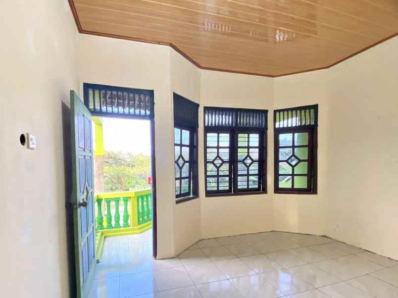 rumah strategis 2 lantai sragen jawa tengah