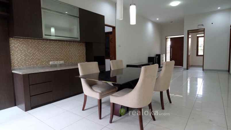 rumah taman holis indah