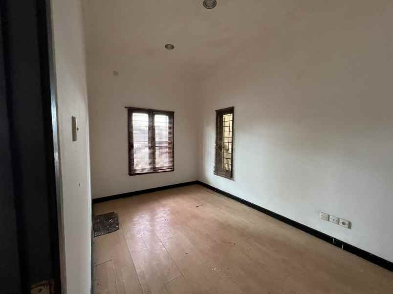 rumah tinggal di mabad rempoa kota tangerang selatan