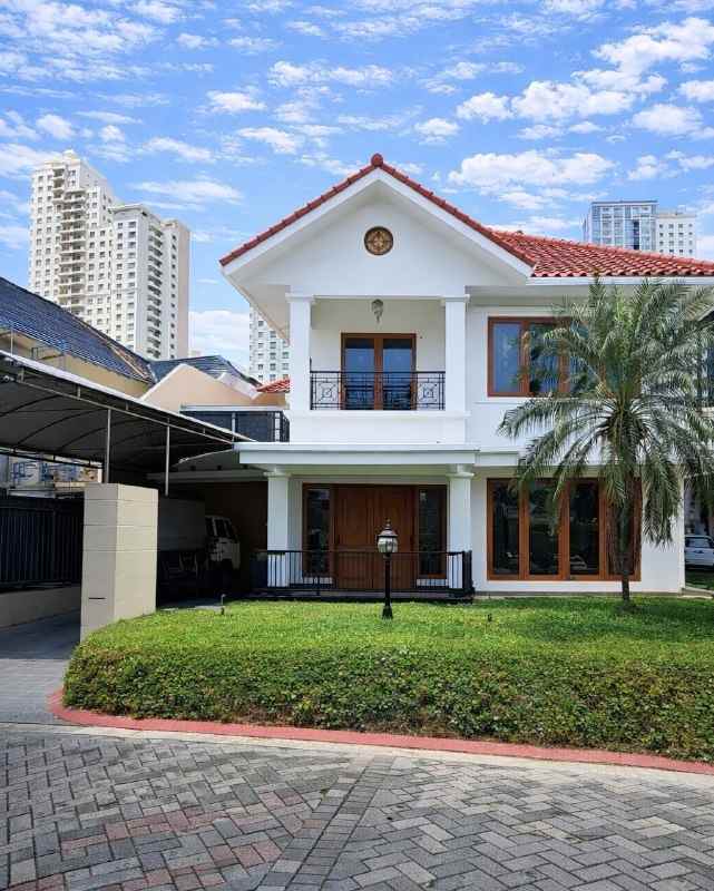 rumah villa bukit regency pakuwon indah