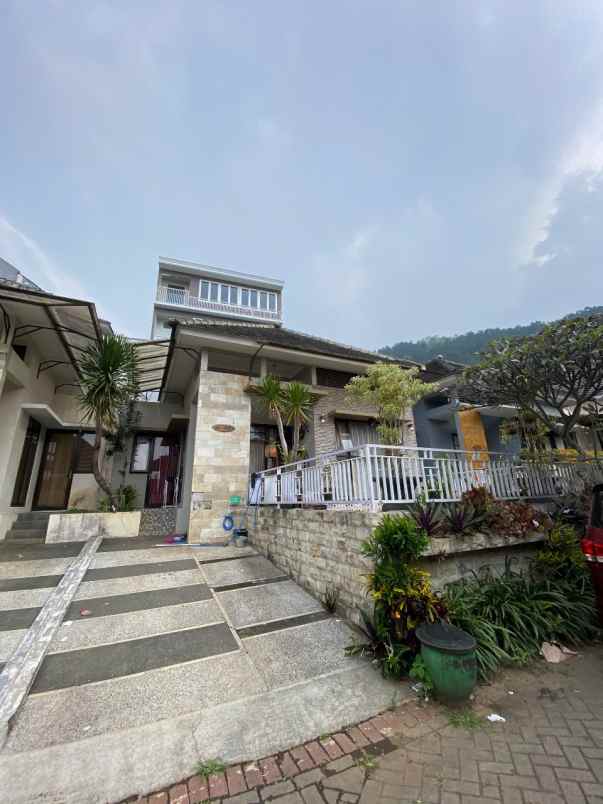 rumah villa murah 2 lantai edisi bu di kota batu