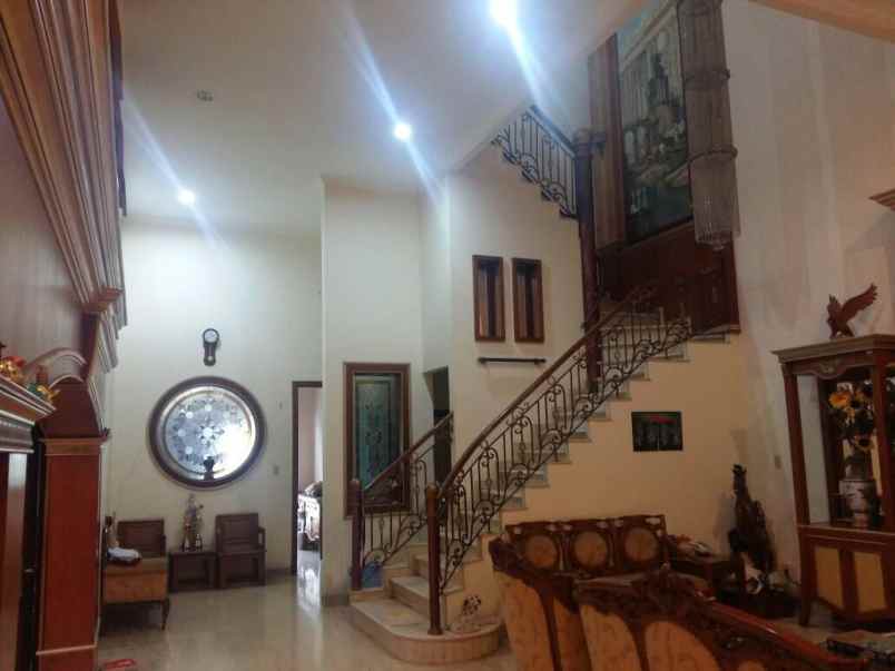 rumah villa permata gading