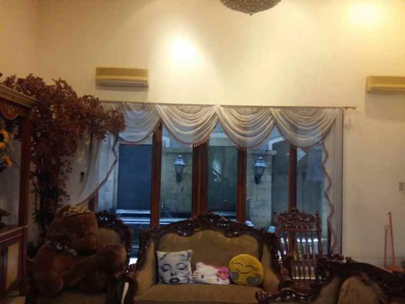 rumah villa permata gading