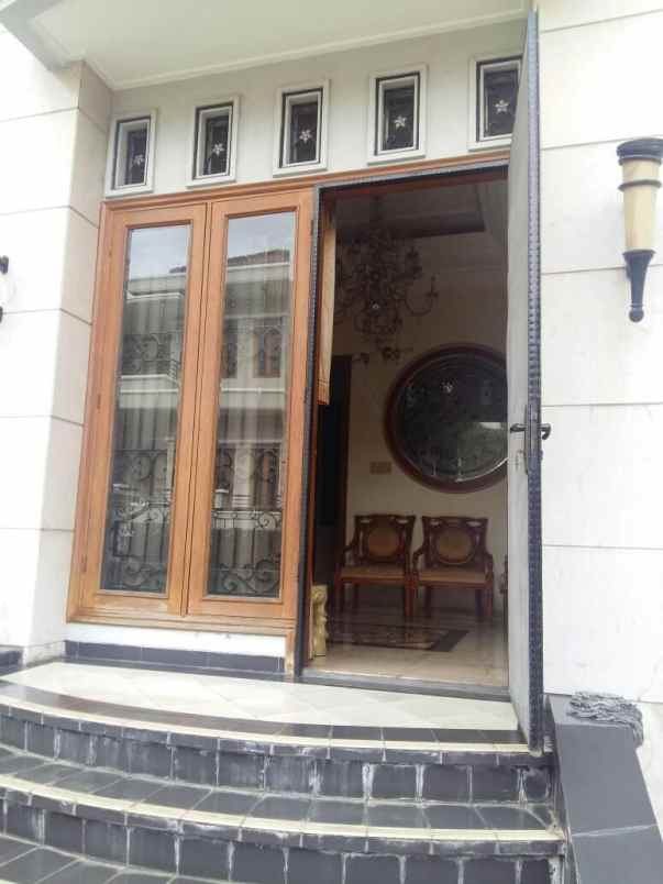 rumah villa permata gading