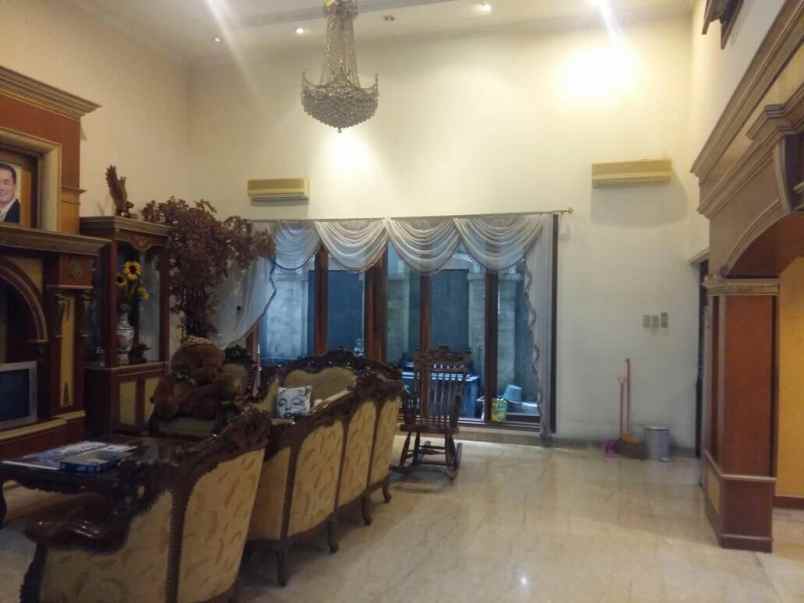 rumah villa permata gading