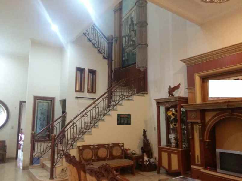 rumah villa permata gading