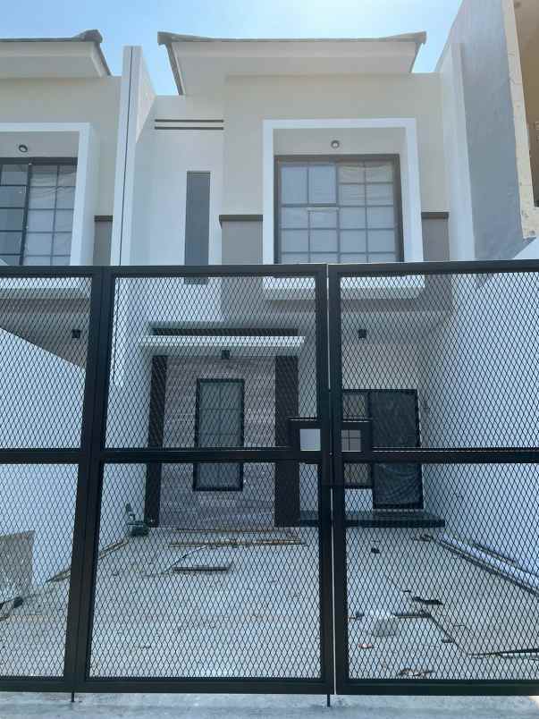 rungkut asri rumah baru 2 lantai minimalis modern