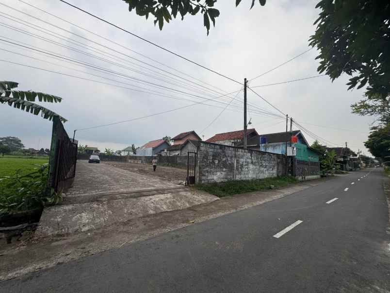 tanah jogja dekat hyatt di kaliurang km 8