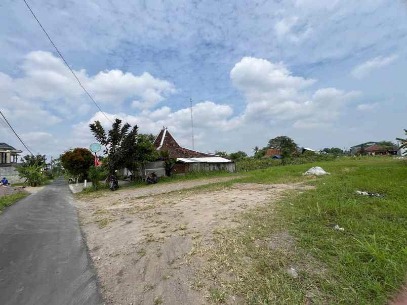 tanah jogja di kaliurang km 8 dekat hyatt dan ugm