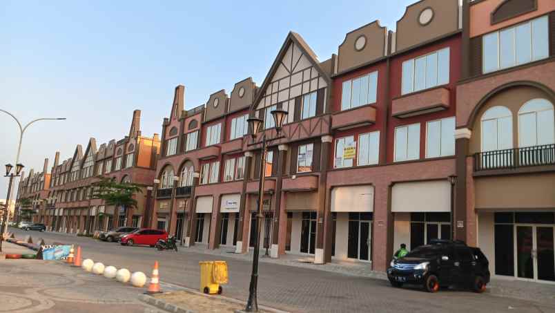 beli ruko langsung dapat uang sewa di la riviera pik2