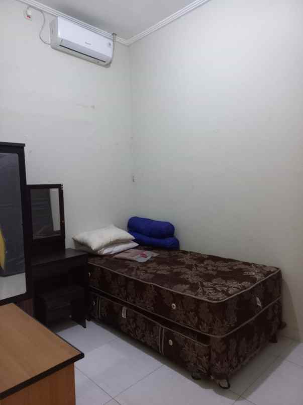dijual kost jl kampung kebayunan tapos