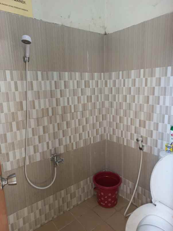 dijual kost jl kampung kebayunan tapos