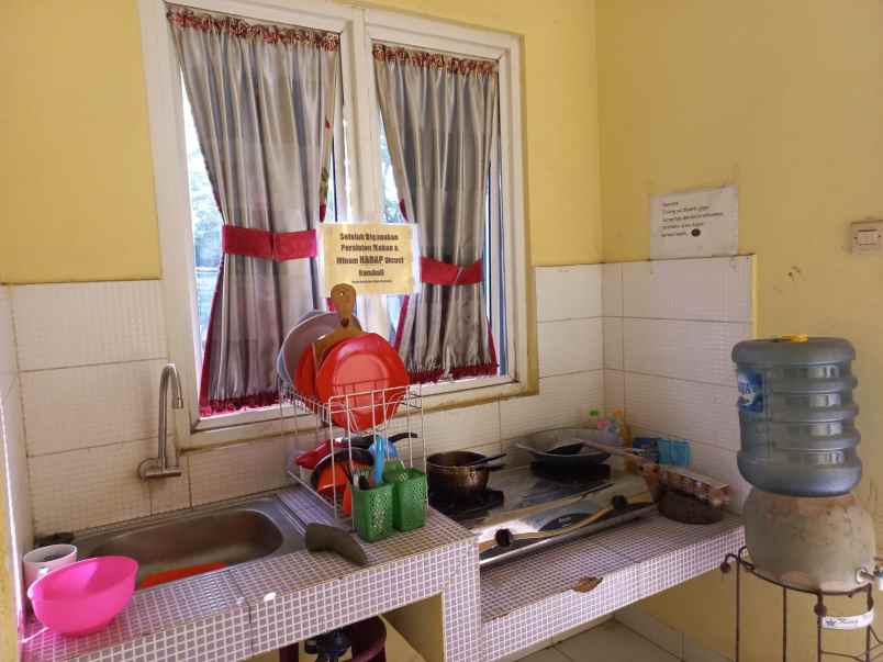 dijual kost jl kampung kebayunan tapos