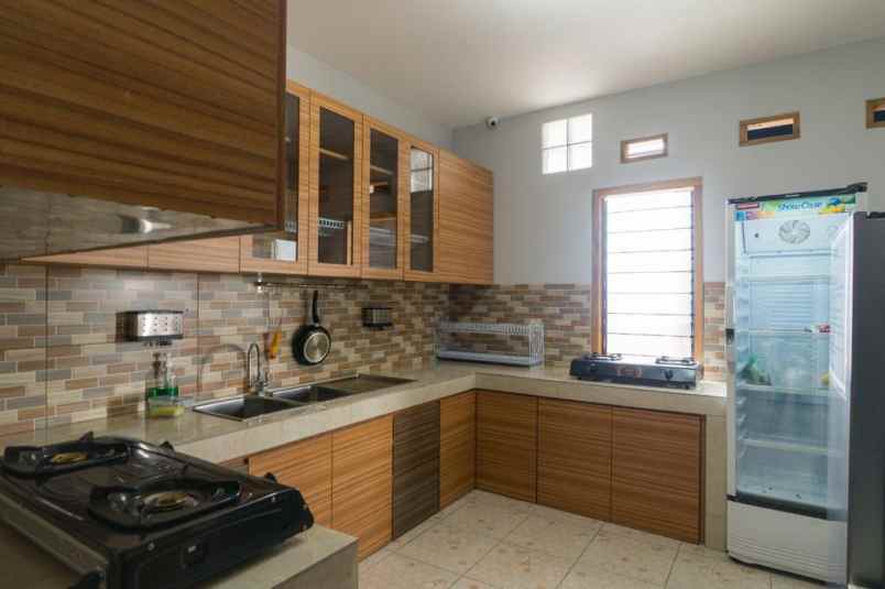 dijual kost kelapa dua